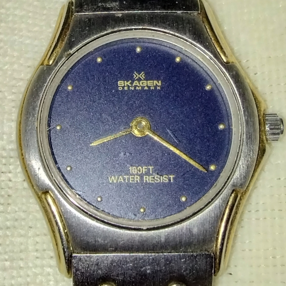 Vintage Skagen Denmark women's Watch #q99sgxn, Gold & Silver Watch Band - Picture 3 of 5